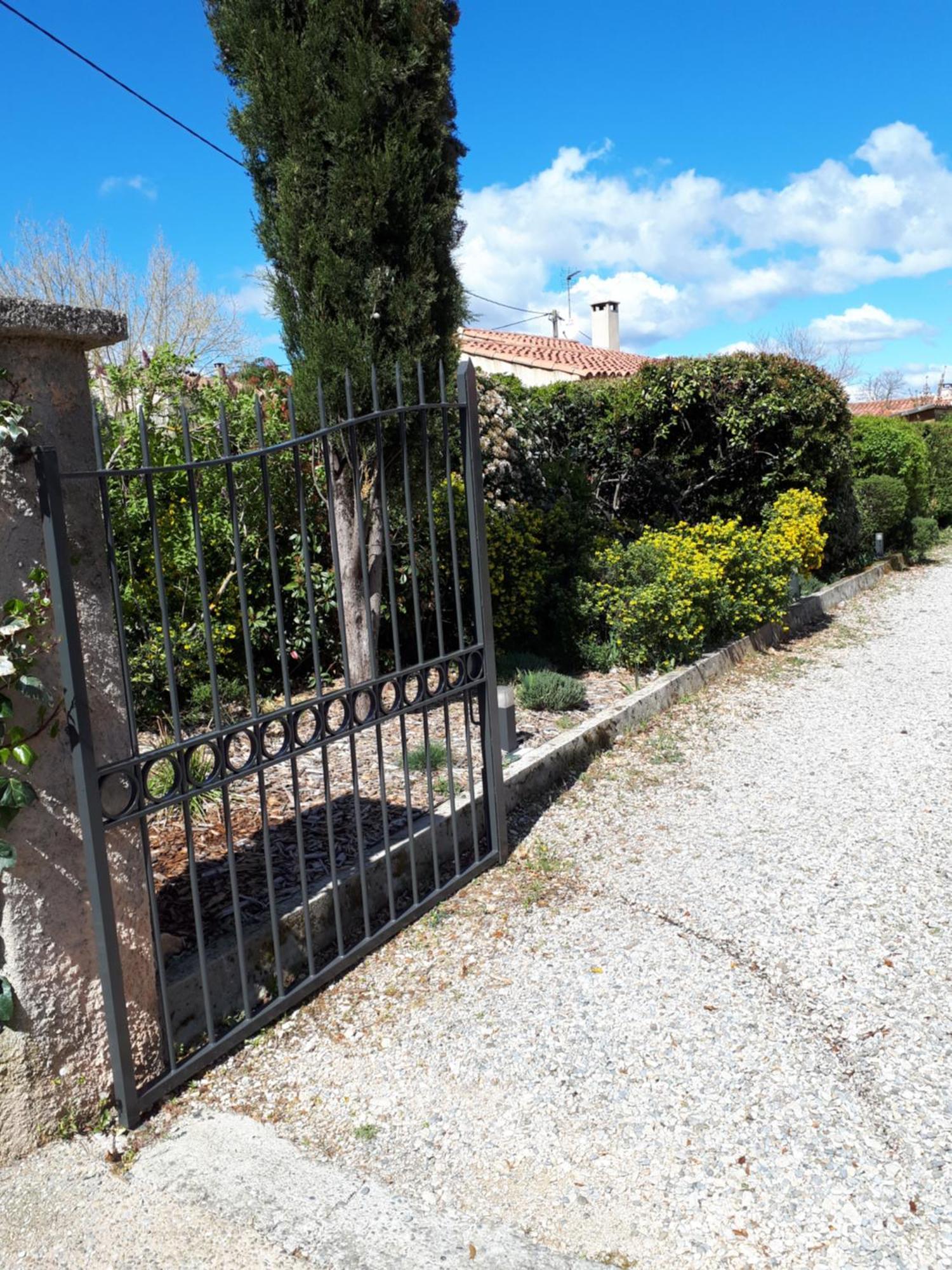 Bed and Breakfast Les Coronilles Saint-Maximin Exterior foto